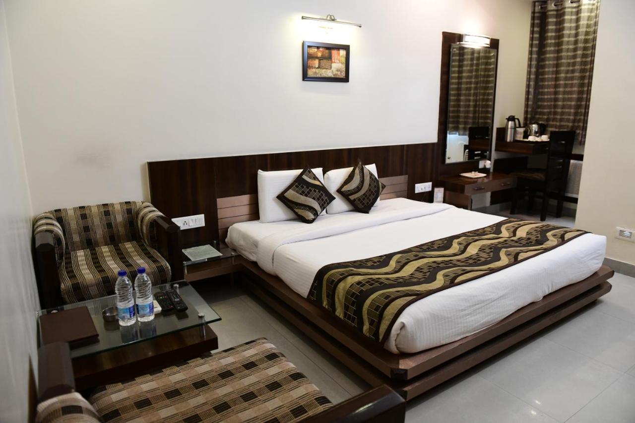 Hotel Ravisha Continental Аллахабад Экстерьер фото