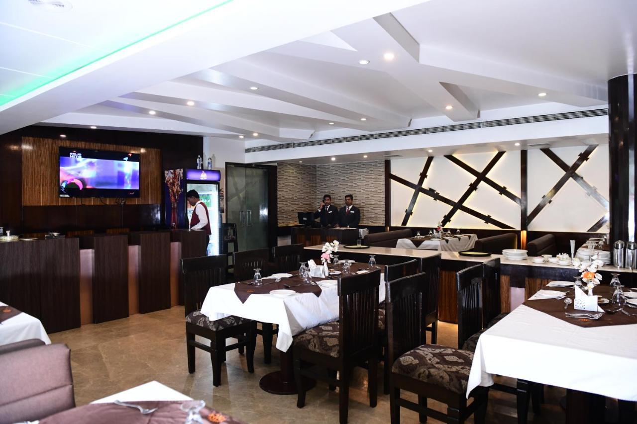 Hotel Ravisha Continental Аллахабад Экстерьер фото